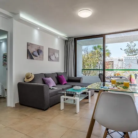 First Floor Quite Bungalow Terrace And Pool *